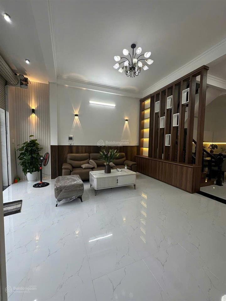 Bán căn nhà phố trung tâm long hải gần biển, kinh doanh buôn bán thuận lợi