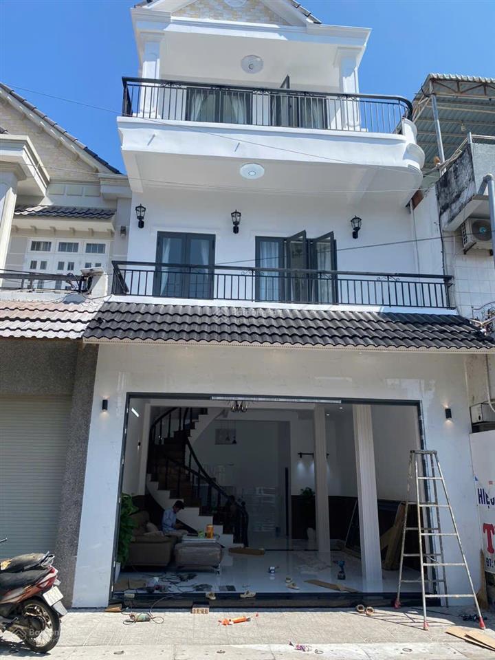 Bán căn nhà phố trung tâm long hải gần biển, kinh doanh buôn bán thuận lợi