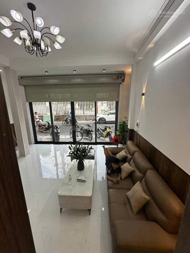 Bán căn nhà phố trung tâm long hải gần biển, kinh doanh buôn bán thuận lợi