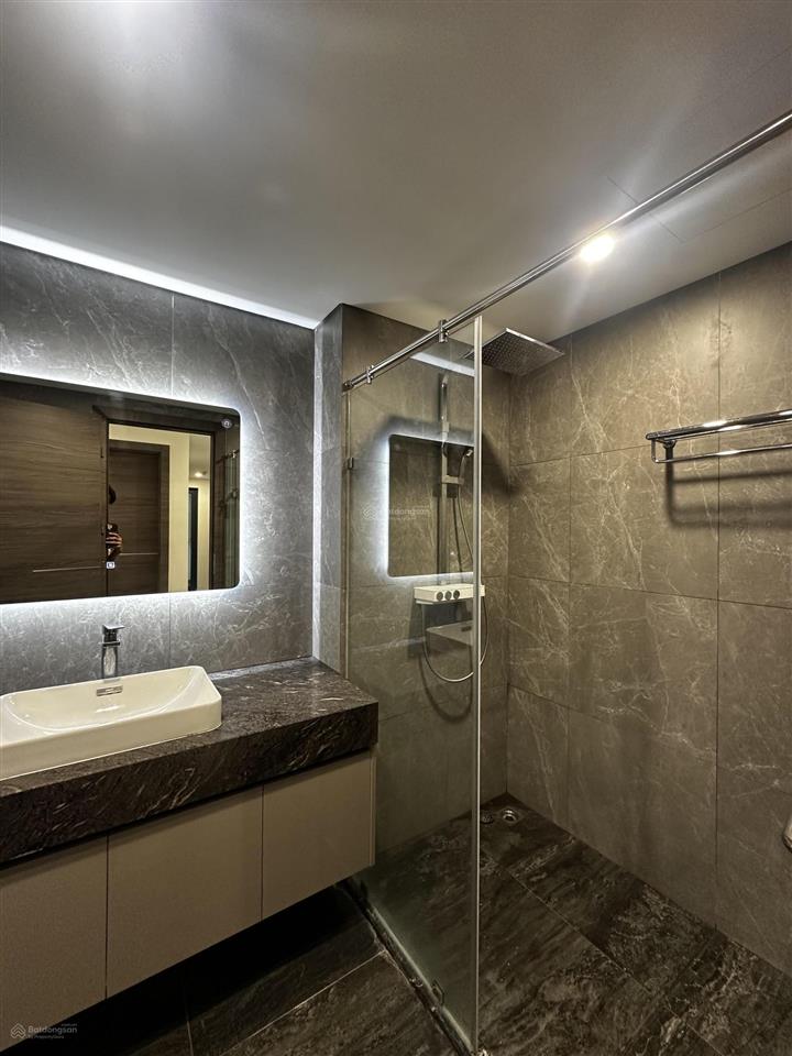 Cho thuê noble crystal riverside q7. 2pn 2wc, 135m². tầng cao, view sông. giá 16 triệu/th