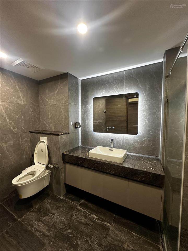 Cho thuê noble crystal riverside q7. 2pn 2wc, 135m². tầng cao, view sông. giá 16 triệu/th