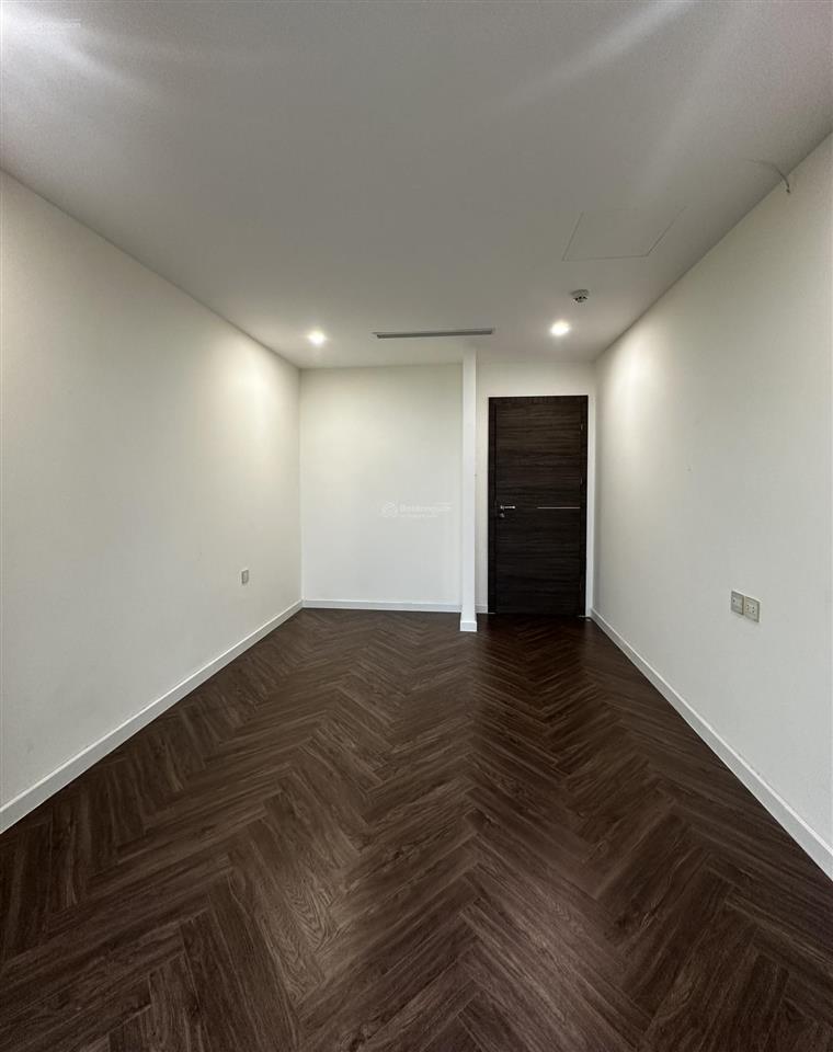 Cho thuê noble crystal riverside q7. 2pn 2wc, 135m². tầng cao, view sông. giá 16 triệu/th