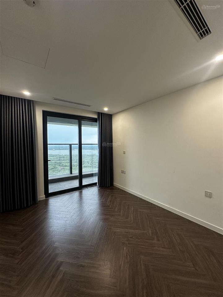 Cho thuê noble crystal riverside q7. 2pn 2wc, 135m². tầng cao, view sông. giá 16 triệu/th