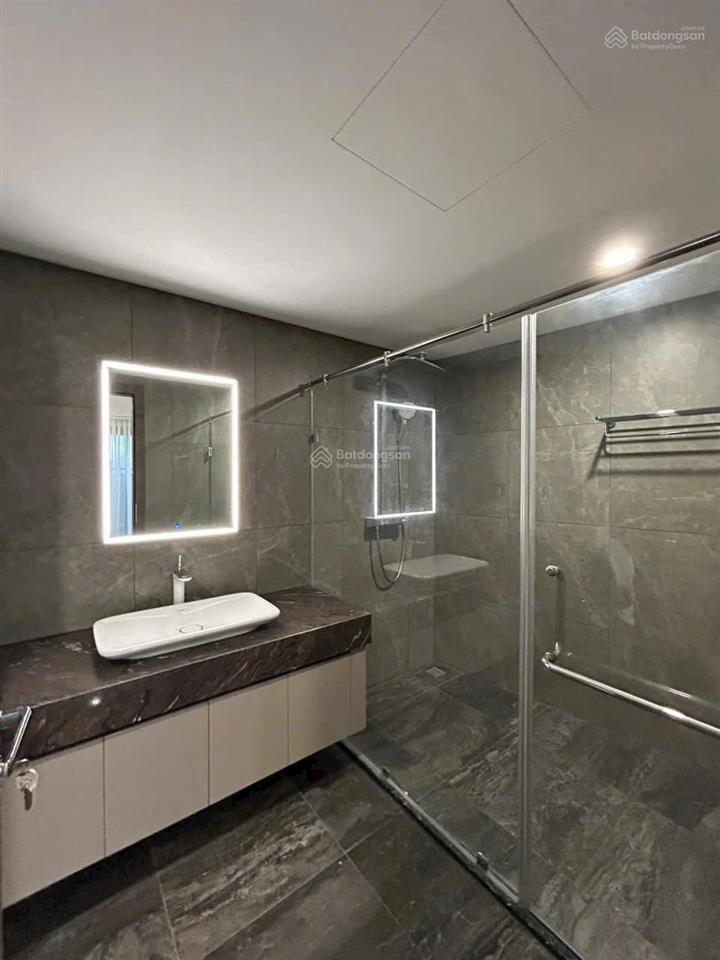 Noble crystal riverside q7  2pn 2wc, 122m². giá cực tốt 17 triệu (free phí quản lý)