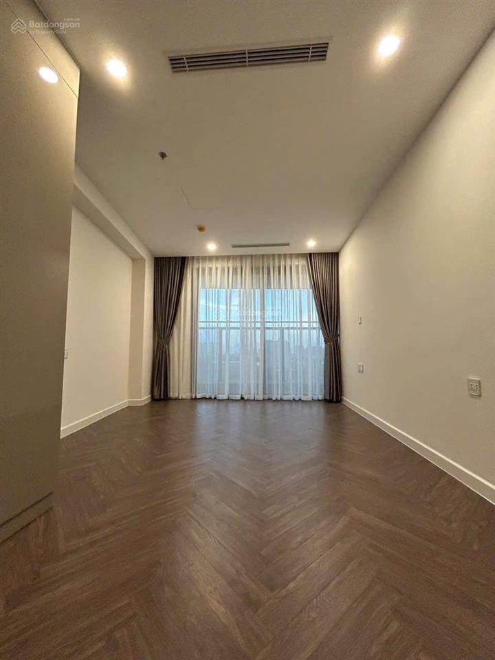 Noble crystal riverside q7  2pn 2wc, 122m². giá cực tốt 17 triệu (free phí quản lý)