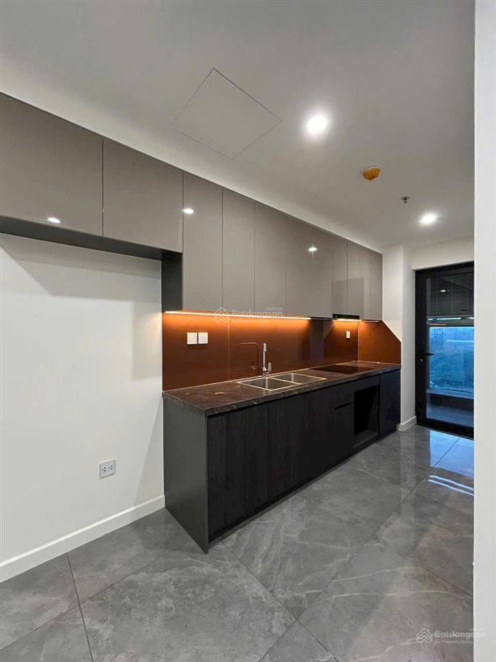 Noble crystal riverside q7  2pn 2wc, 122m². giá cực tốt 17 triệu (free phí quản lý)