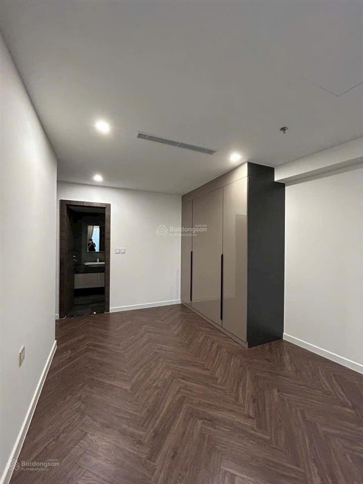 Noble crystal riverside q7  2pn 2wc, 122m². giá cực tốt 17 triệu (free phí quản lý)