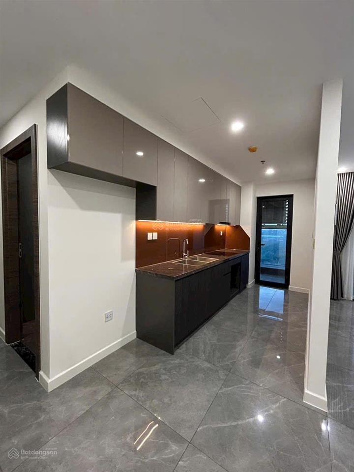 Noble crystal riverside q7  2pn 2wc, 122m². giá cực tốt 17 triệu (free phí quản lý)
