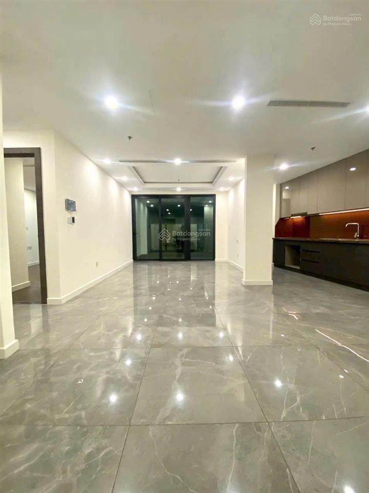 Cho thuê noble crystal riverside q7  2pn 2wc, 129m2  3 ban công. giá chỉ 12,5 triệu/th