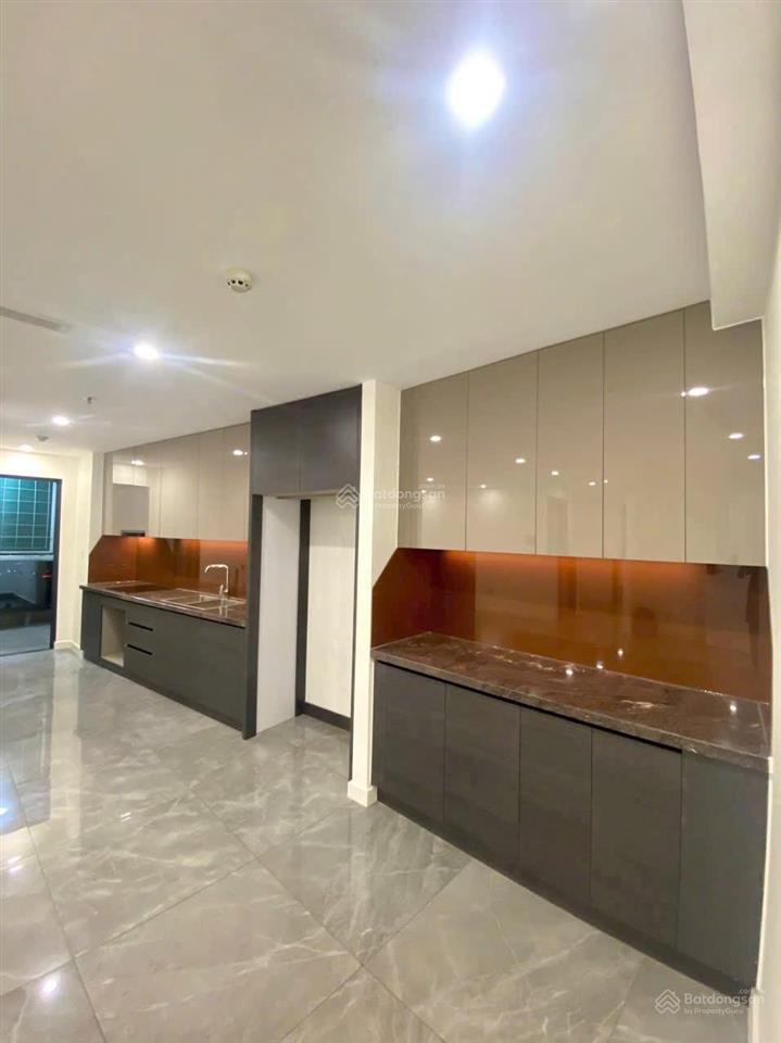 Cho thuê noble crystal riverside q7  2pn 2wc, 129m2  3 ban công. giá chỉ 12,5 triệu/th