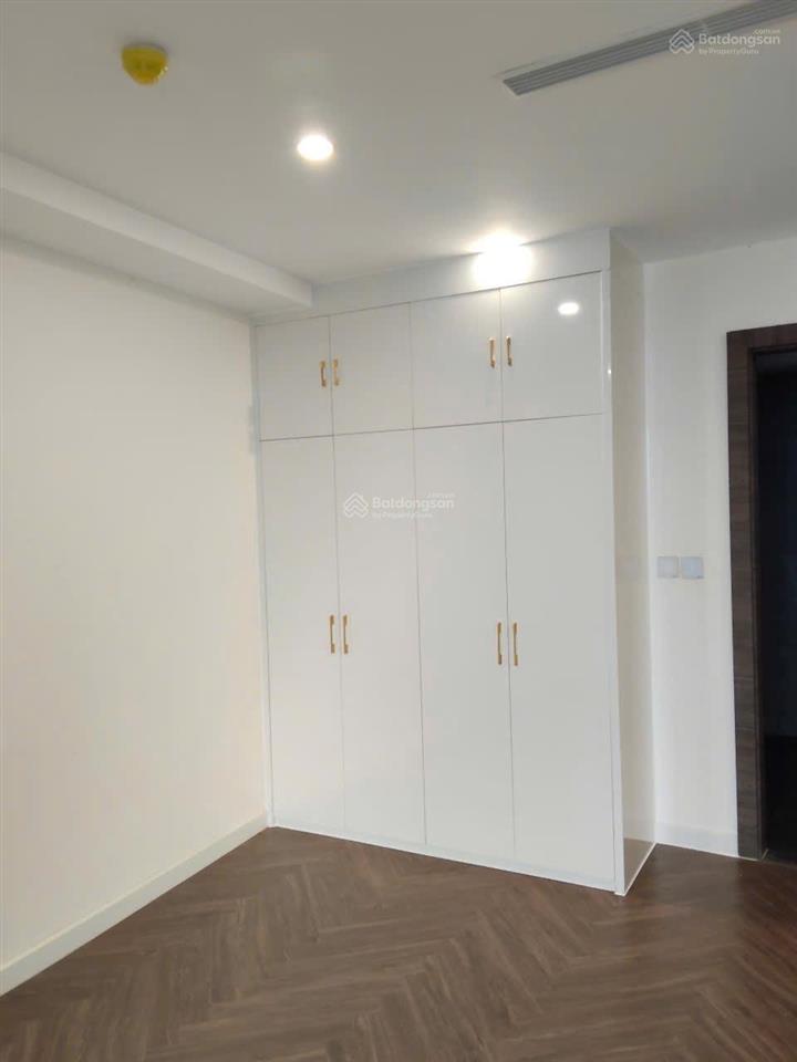 Cho thuê noble crystal riverside q7  2pn 2wc, 129m2  3 ban công. giá chỉ 12,5 triệu/th