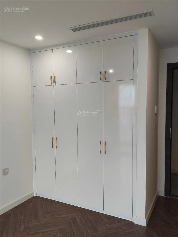 Cho thuê noble crystal riverside q7  2pn 2wc, 129m2  3 ban công. giá chỉ 12,5 triệu/th