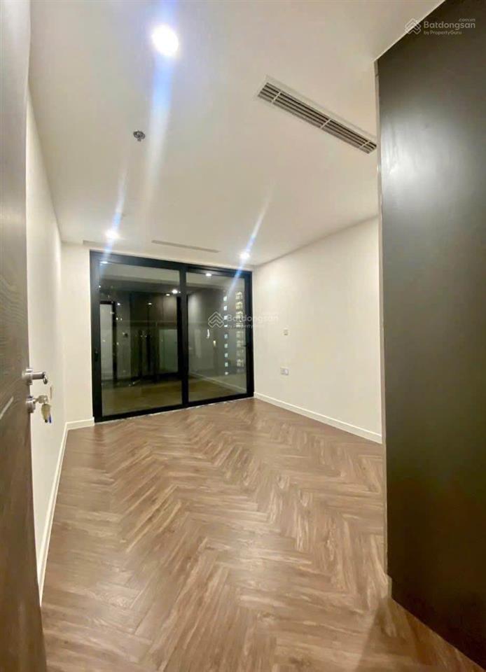 Noble crystal riverside q7  2pn 2wc, 133m². tầng cao  view sông. giá tốt 13,5 triệu / tháng