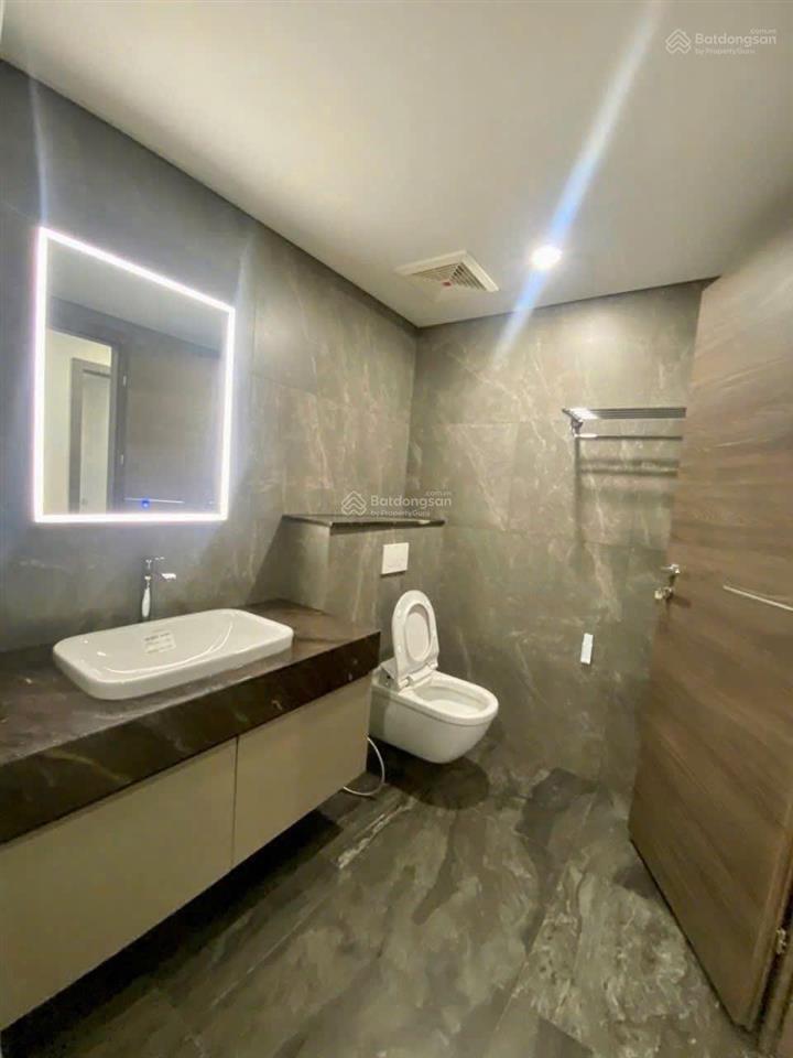 Noble crystal riverside q7  2pn 2wc, 133m². tầng cao  view sông. giá tốt 13,5 triệu / tháng