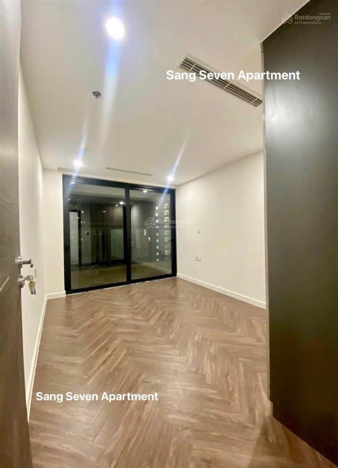Noble crystal riverside q7  2pn 2wc, 133m². tầng cao  view sông. giá tốt 13,5 triệu / tháng