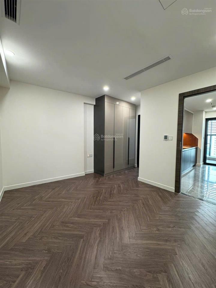 Cho thuê noble crystal riverside q7. 2pn 110m2. 2 ban công. giá tốt 15tr (bao phí quản lý)