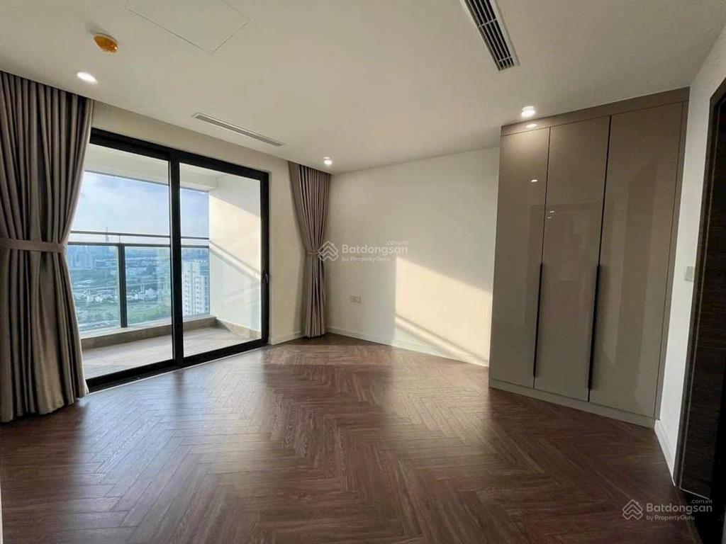 Cho thuê noble crystal riverside q7. 2pn 110m2. 2 ban công. giá tốt 15tr (bao phí quản lý)