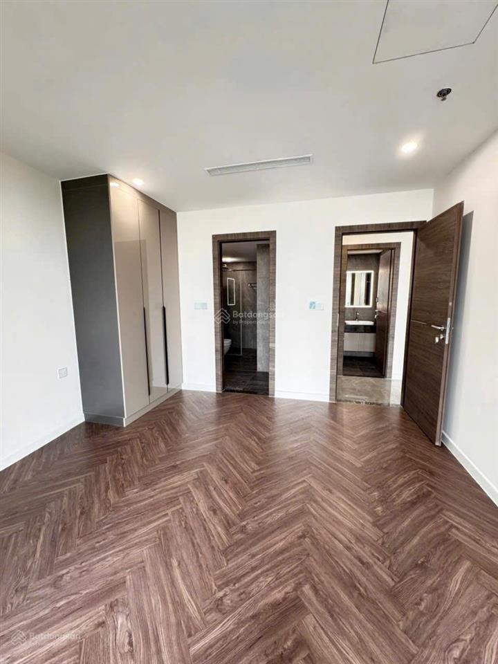 Cho thuê noble crystal riverside q7. 2pn 110m2. 2 ban công. giá tốt 15tr (bao phí quản lý)