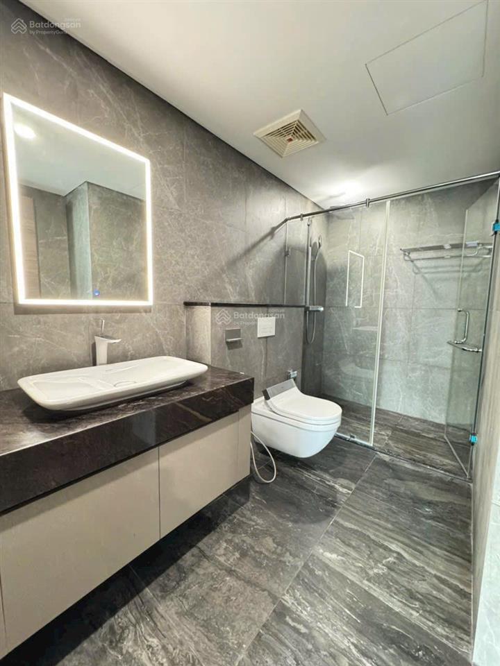 Cho thuê noble crystal riverside q7. 2pn 110m2. 2 ban công. giá tốt 15tr (bao phí quản lý)