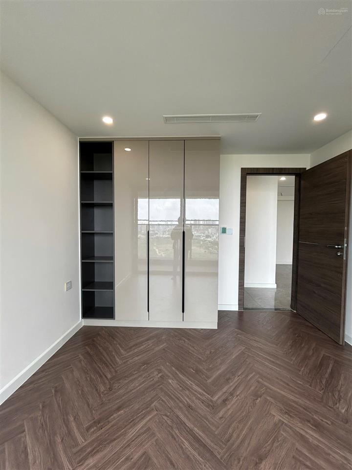 Bán gấp căn góc 2pn+1 , 135m2 . thấp hơn hợp đồng gốc  3,5 tỷ . một căn duy nhất  7,5 tỷ .