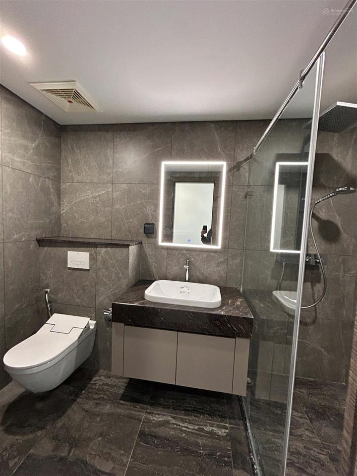 Bán gấp căn góc 2pn+1 , 135m2 . thấp hơn hợp đồng gốc  3,5 tỷ . một căn duy nhất  7,5 tỷ .