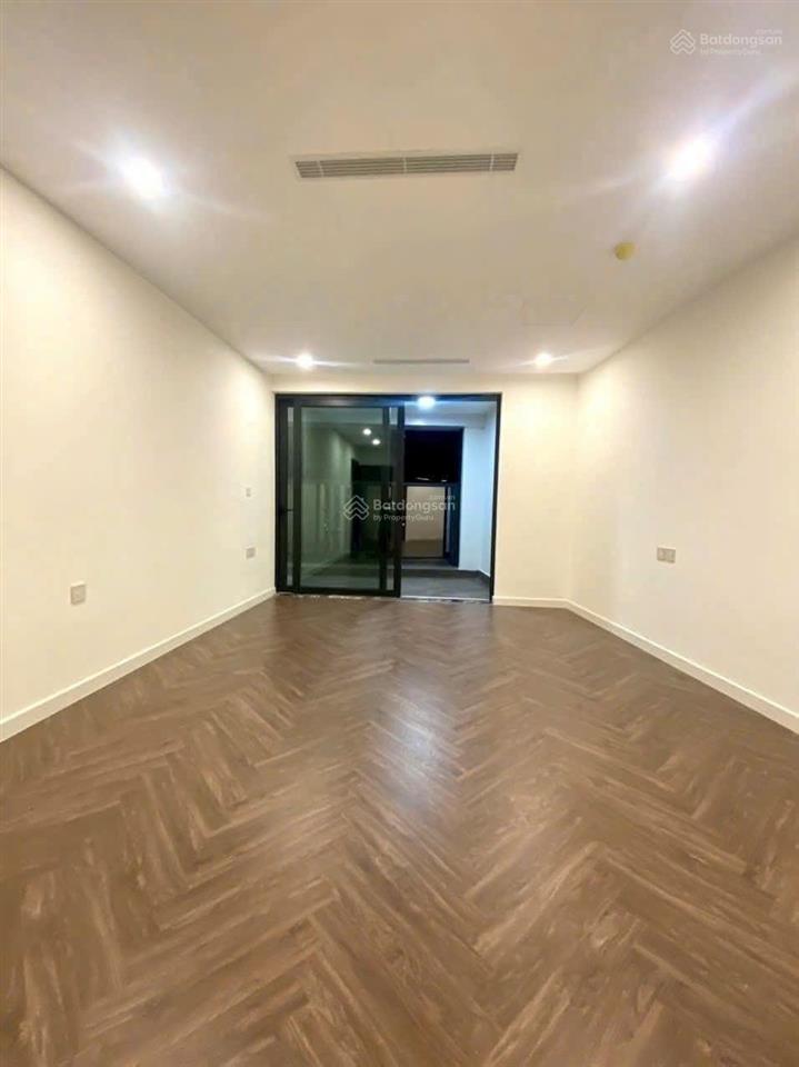 Noble crystal riverside 2pn+1 kho 2wc , 135m2 . giá cực tốt  15 triệu ( bao phí quản lý )