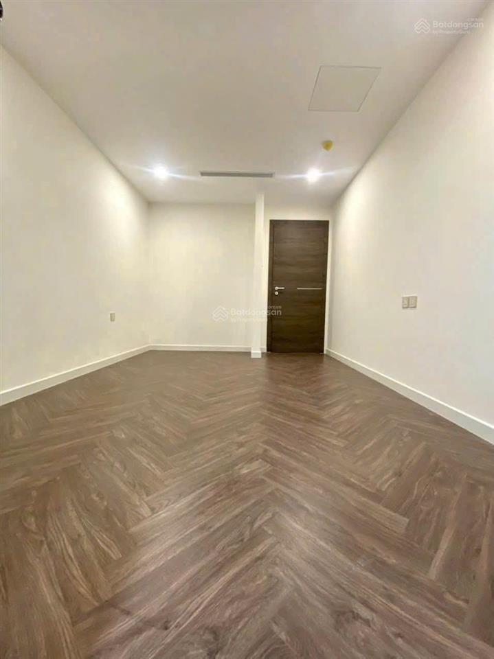 Noble crystal riverside 2pn+1 kho 2wc , 135m2 . giá cực tốt  15 triệu ( bao phí quản lý )