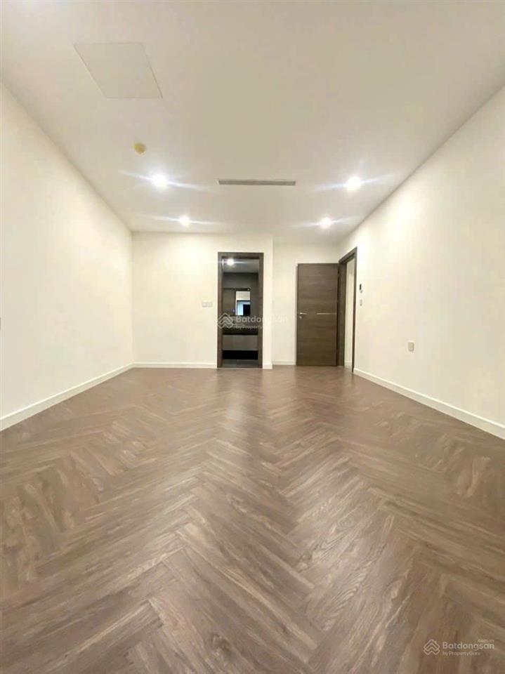Noble crystal riverside 2pn+1 kho 2wc , 135m2 . giá cực tốt  15 triệu ( bao phí quản lý )