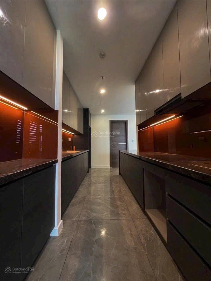 Noble crystal riverside 2pn+1 kho 2wc , 135m2 . giá cực tốt  15 triệu ( bao phí quản lý )