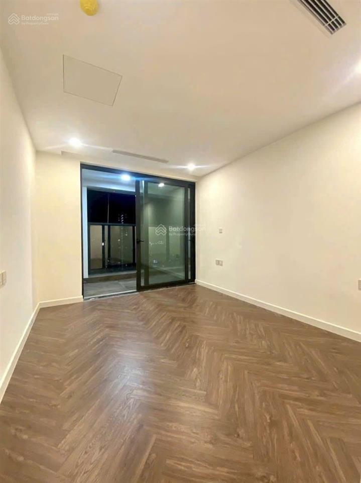 Noble crystal riverside 2pn+1 kho 2wc , 135m2 . giá cực tốt  15 triệu ( bao phí quản lý )