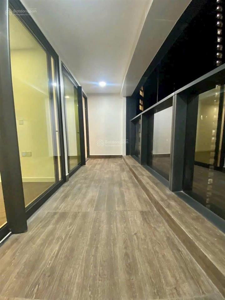 Noble crystal riverside 2pn+1 kho 2wc , 135m2 . giá cực tốt  15 triệu ( bao phí quản lý )