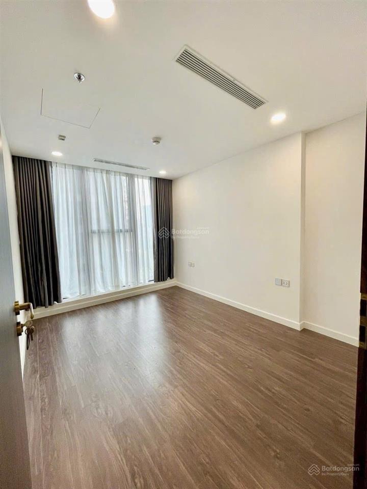 Sunshine sky city q7. 3pn 3wc, 106m2. nt cơ bản. giá cực tốt 18 triệu/tháng.