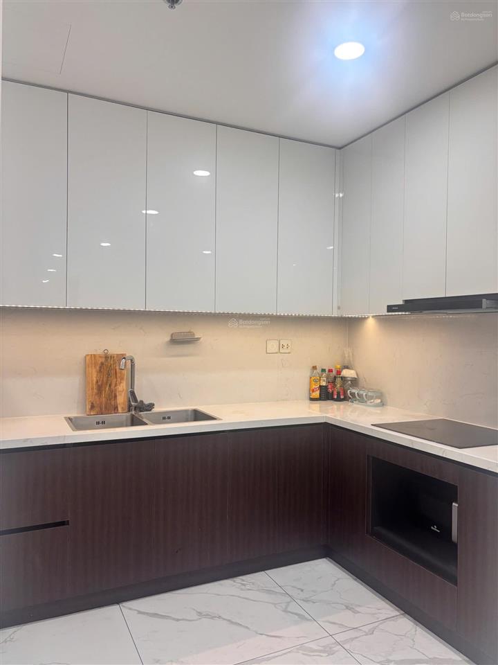 Sunshine sky city 4pn+1, 3wc, 132m2. full nội thất. 2 ban công. giá chỉ 32tr/tháng