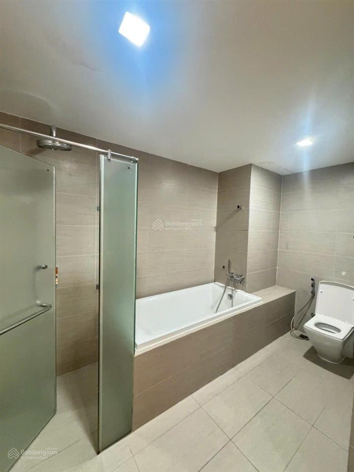 Noble crystal riverside 3pn 2wc, 155m2. view sông. đầy đủ nội thất. giá siêu tốt 16 triệu