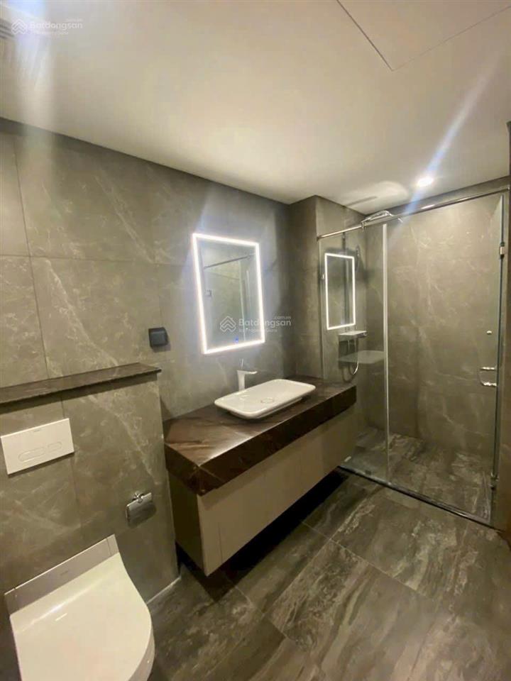 Noble crystal riverside q7, loại 2pn+1, 137m2  3 ban công. giá tốt 16 triệu (free phí quản lý)