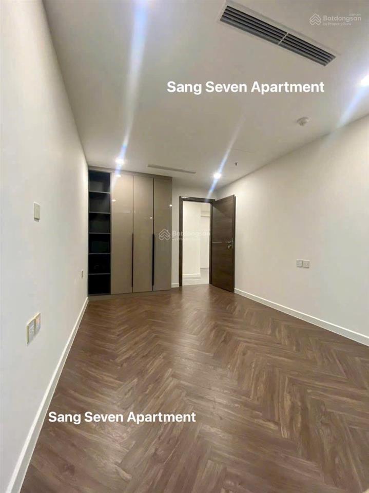 Noble crystal riverside q7, loại 2pn+1, 137m2  3 ban công. giá tốt 16 triệu (free phí quản lý)