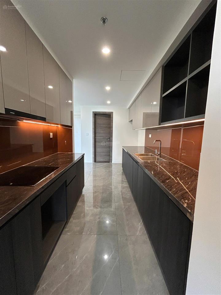 Noble crystal riverside q7, loại 2pn+1, 137m2  3 ban công. giá tốt 16 triệu (free phí quản lý)