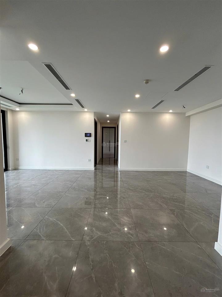 Noble crystal riverside q7, loại 2pn+1, 137m2  3 ban công. giá tốt 16 triệu (free phí quản lý)