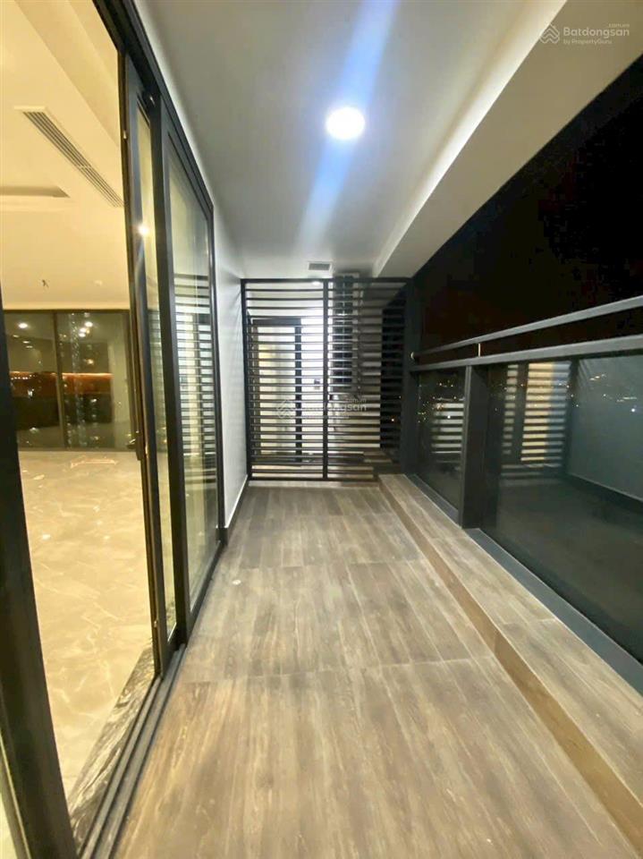 Sunshine diamond river quận 7, căn góc full kính như hình, 2pn 138m2. giá chỉ 18 triệu (bao phí)