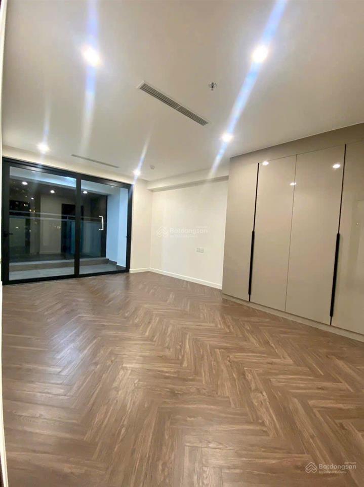 Sunshine diamond river quận 7, căn góc full kính như hình, 2pn 138m2. giá chỉ 18 triệu (bao phí)