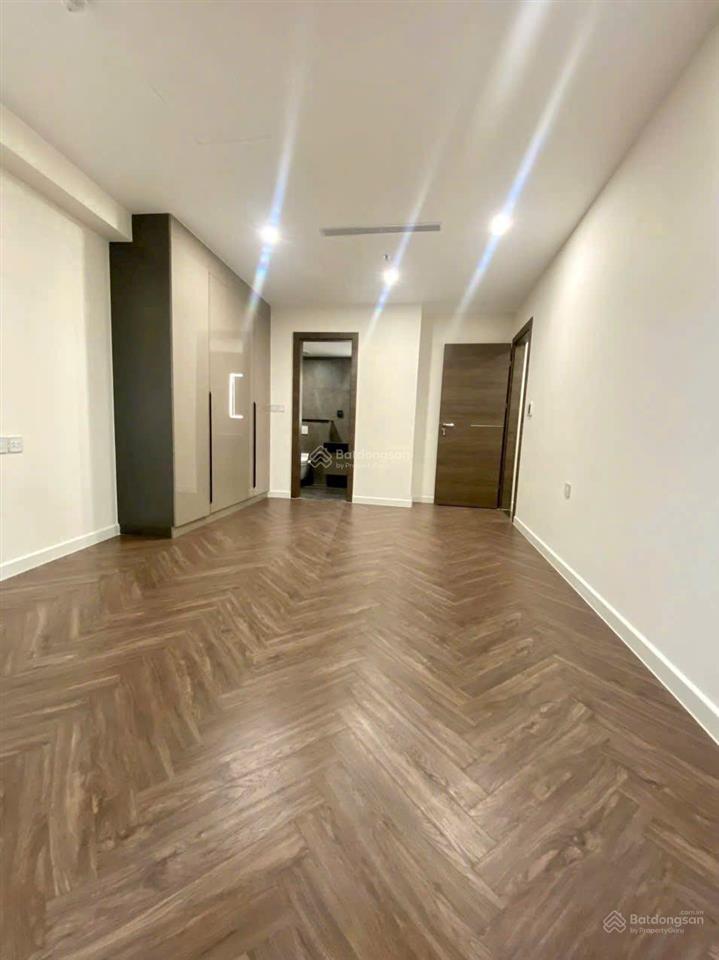 Sunshine diamond river quận 7, căn góc full kính như hình, 2pn 138m2. giá chỉ 18 triệu (bao phí)