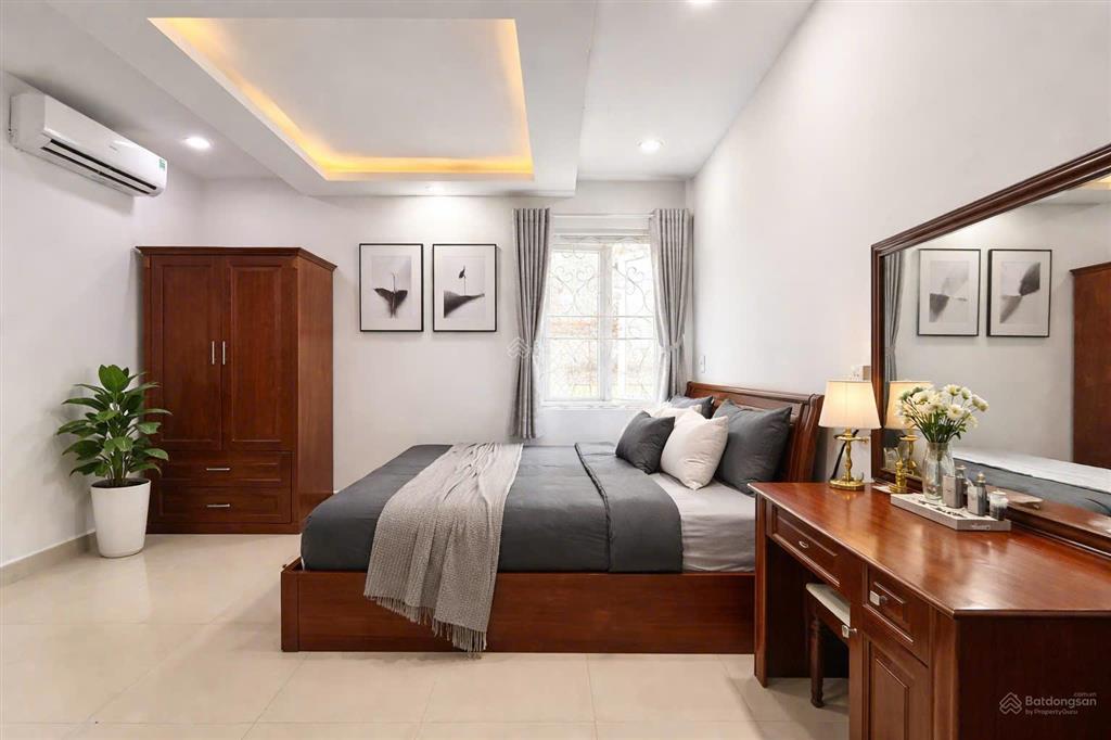 Ở ngay! căn hộ mới toanh nội thất cao cấp ngay bờ kè hoàng sa gần cv lê thị riêng q.10 có thang máy