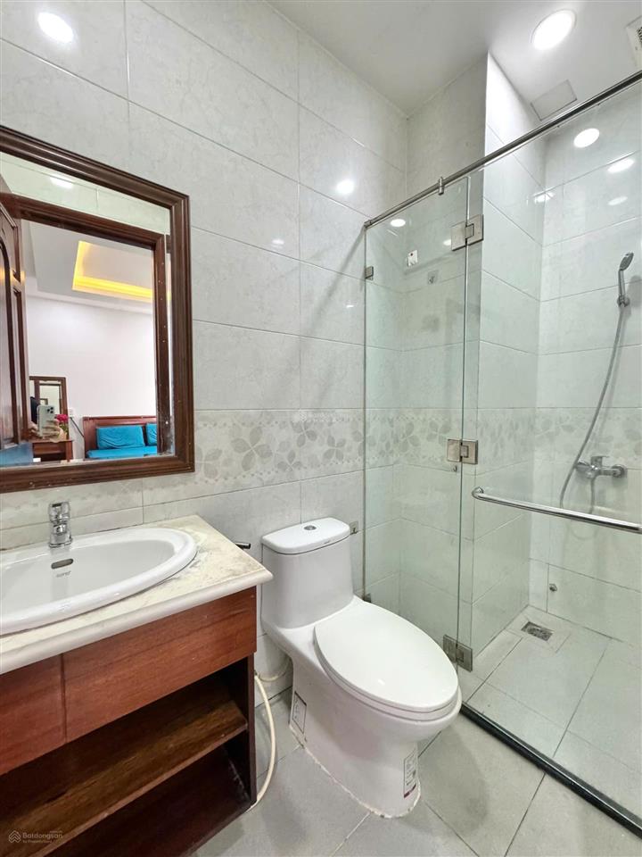 Ở ngay! căn hộ mới toanh nội thất cao cấp ngay bờ kè hoàng sa gần cv lê thị riêng q.10 có thang máy