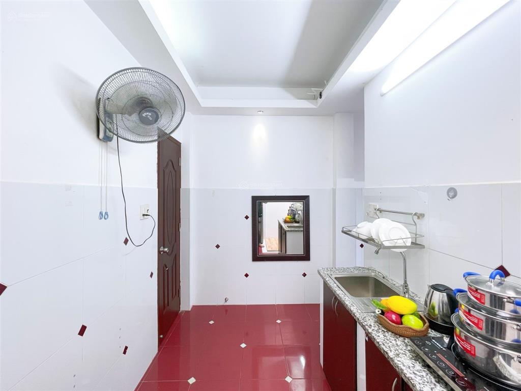 Căn hộ 2pn có ban công thoáng mát ờ phạm văn hai khu vip sát sân bay, cv hoàng văn thụ có tháng máy