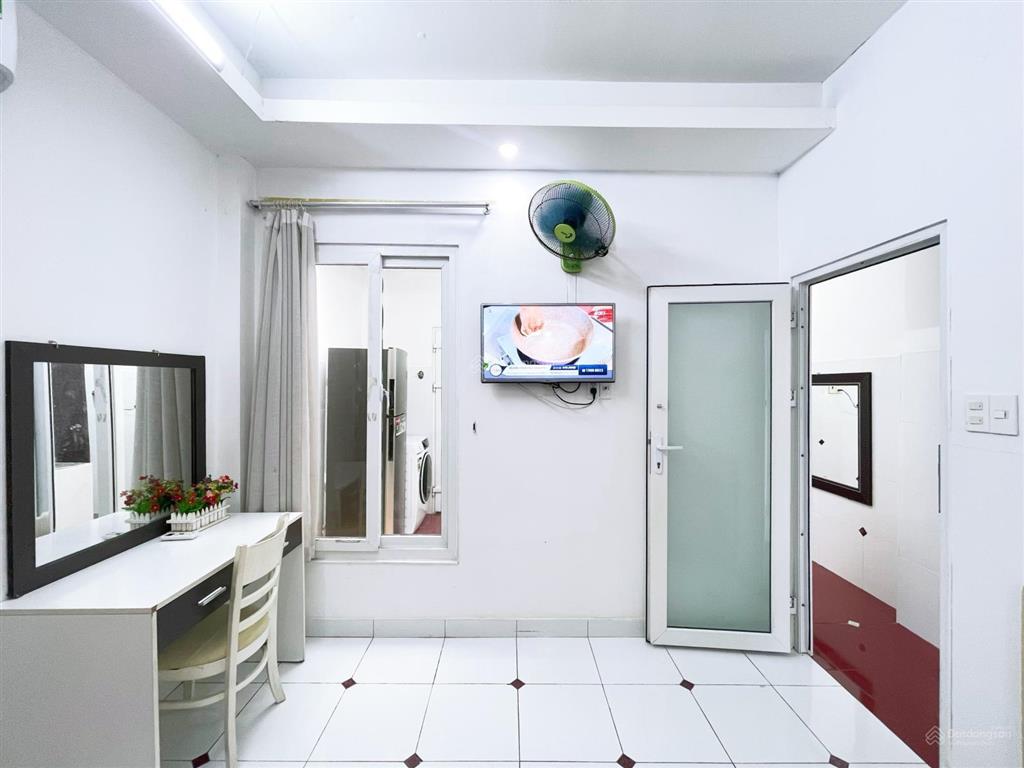 Căn hộ 2pn có ban công thoáng mát ờ phạm văn hai khu vip sát sân bay, cv hoàng văn thụ có tháng máy