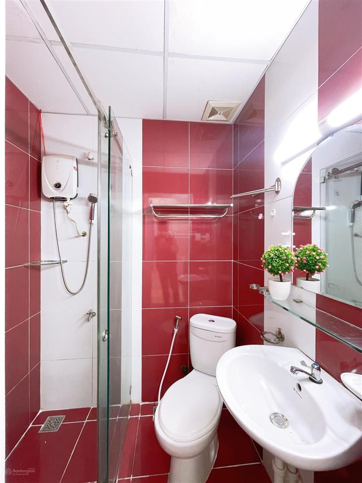 Căn hộ 2pn có ban công thoáng mát ờ phạm văn hai khu vip sát sân bay, cv hoàng văn thụ có tháng máy