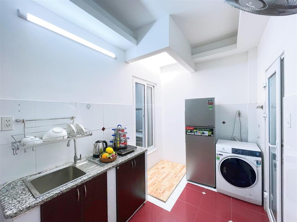 Căn hộ 2pn có ban công thoáng mát ờ phạm văn hai khu vip sát sân bay, cv hoàng văn thụ có tháng máy