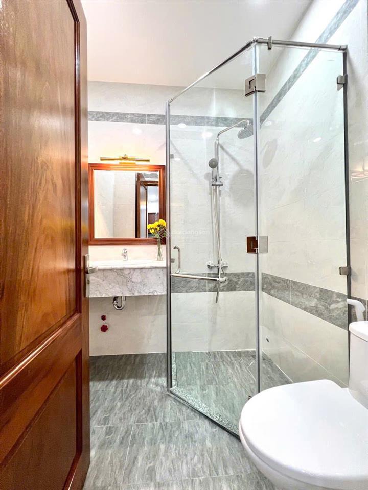 Chính chủ cho thuê căn hộ mới full nội thất cao cấp gần cầu lê văn sỹ q.3 có bảo vệ  thang máy