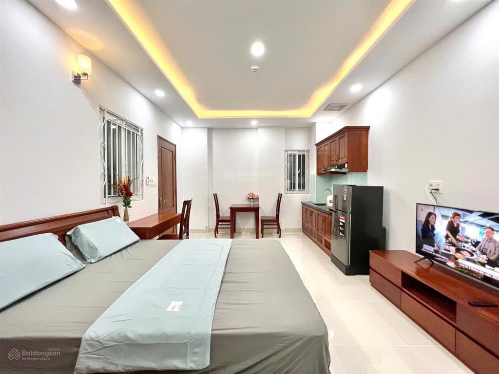 Chính chủ cho thuê căn hộ mới full nội thất cao cấp gần cầu lê văn sỹ q.3 có bảo vệ  thang máy