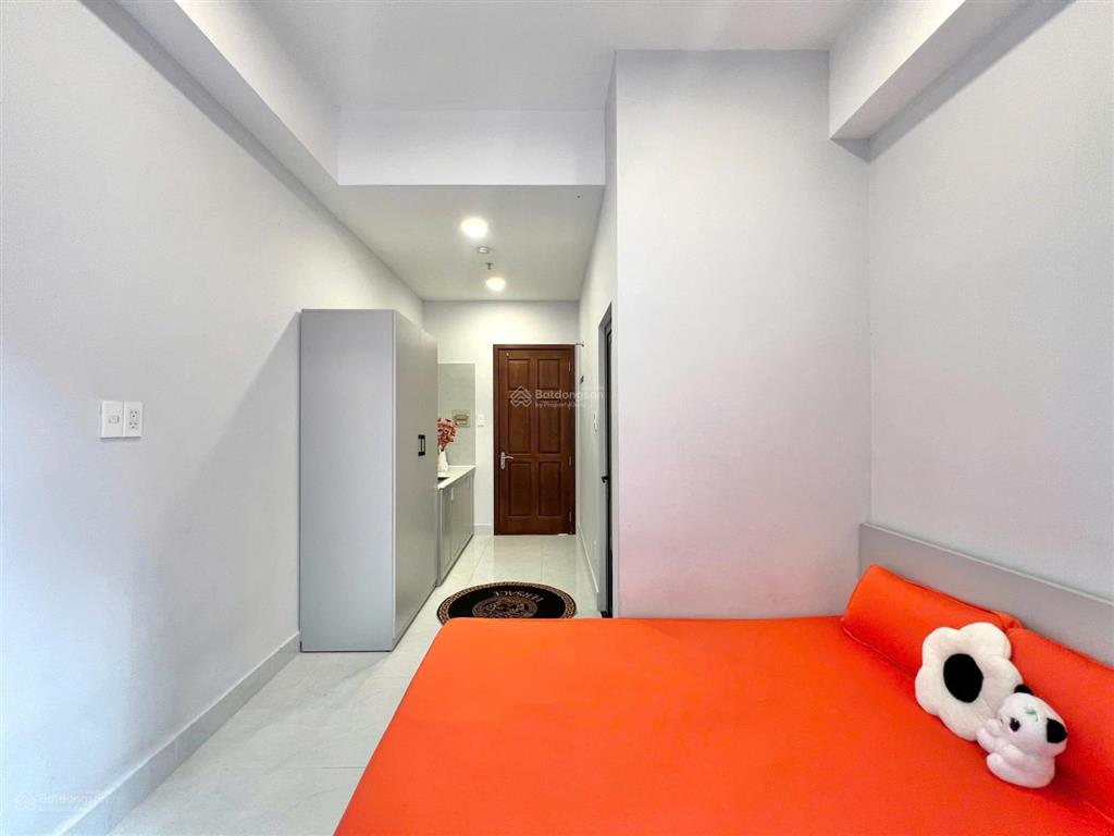 Ở ngay! phòng mới xây ban công cực thoáng gần chợ bàu sen q.5 an ninh  có thang máy